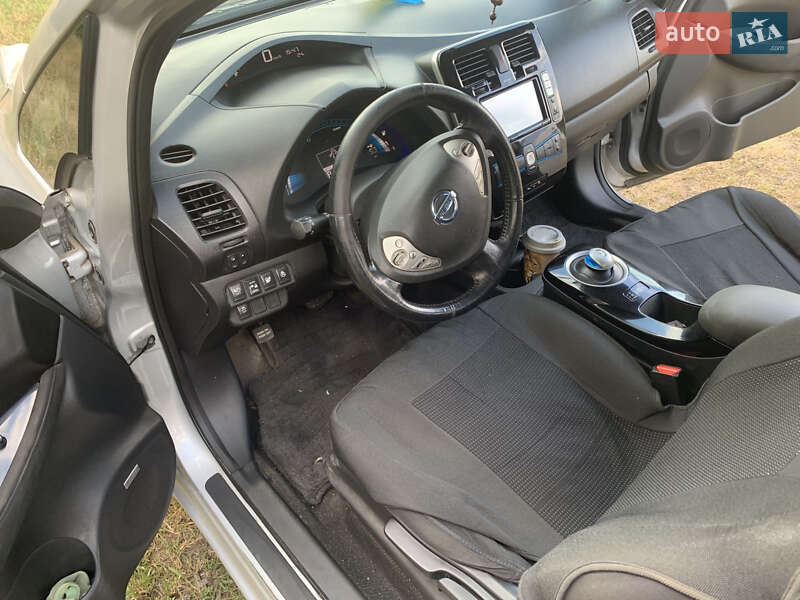 Хэтчбек Nissan Leaf 2013 в Днепре