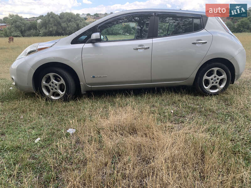 Хэтчбек Nissan Leaf 2013 в Днепре