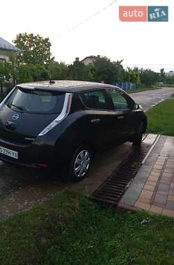 Хетчбек Nissan Leaf 2015 в 