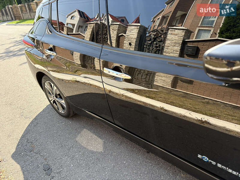 Хэтчбек Nissan Leaf 2018 в Черновцах