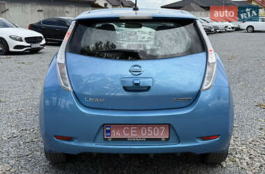 Хэтчбек Nissan Leaf 2012 в 