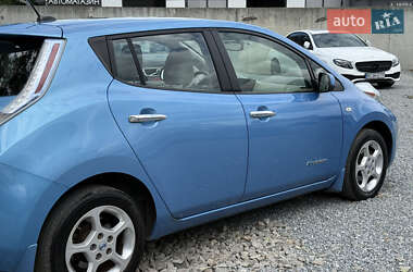 Хэтчбек Nissan Leaf 2012 в 