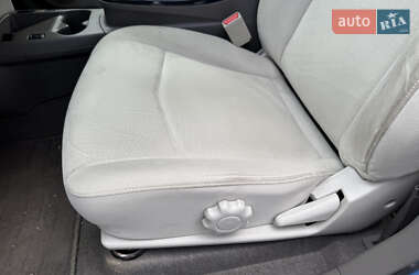 Хэтчбек Nissan Leaf 2012 в 