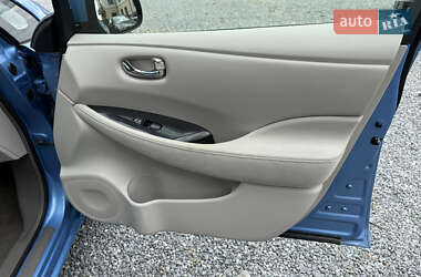 Хэтчбек Nissan Leaf 2012 в 