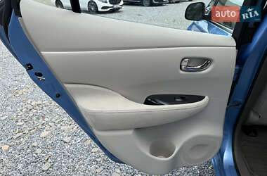 Хэтчбек Nissan Leaf 2012 в 