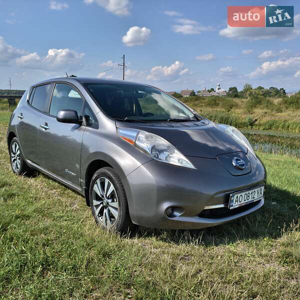 Хэтчбек Nissan Leaf 2015 в 