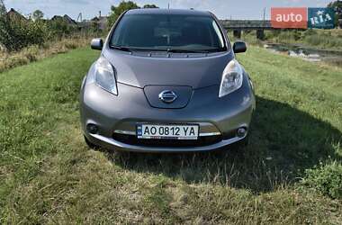 Хэтчбек Nissan Leaf 2015 в 
