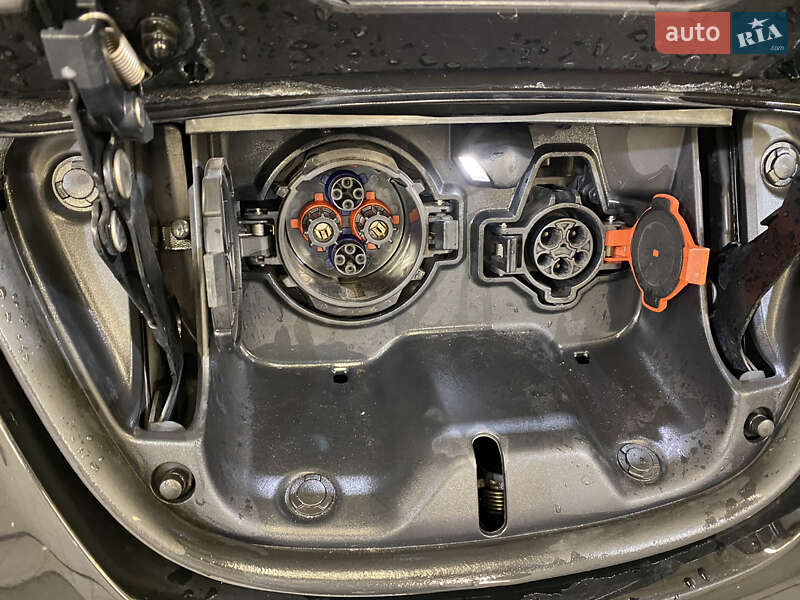 Хетчбек Nissan Leaf 2015 в Києві