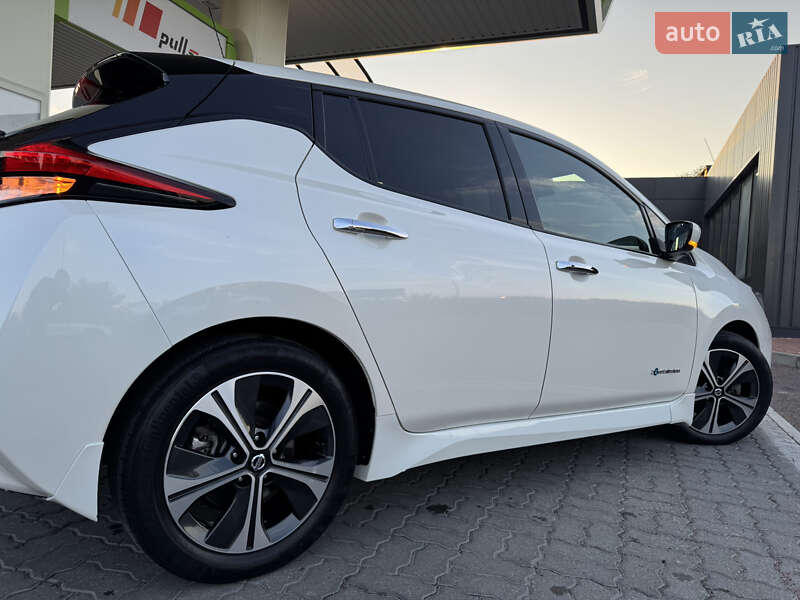 Хэтчбек Nissan Leaf 2018 в Дрогобыче