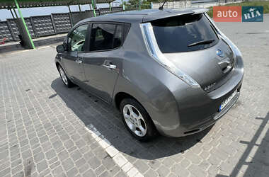 Хэтчбек Nissan Leaf 2013 в 