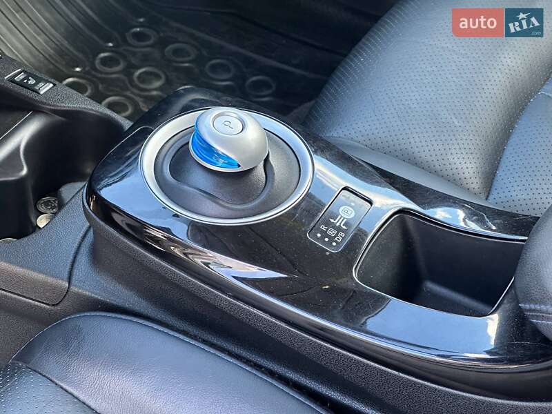 Хэтчбек Nissan Leaf 2013 в Львове