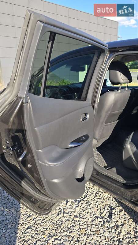 Хетчбек Nissan Leaf 2015 в Києві