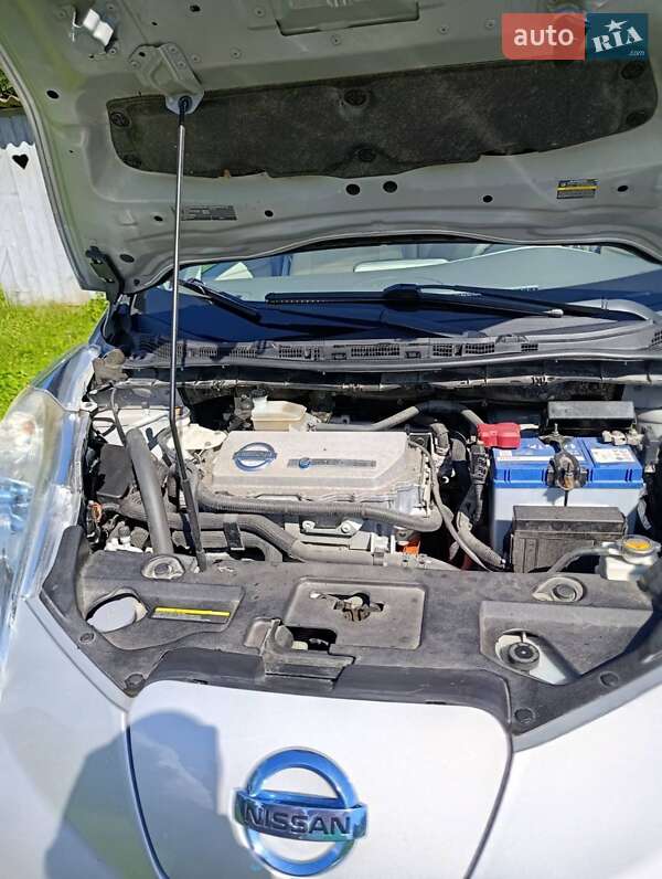 Хэтчбек Nissan Leaf 2011 в Коломые
