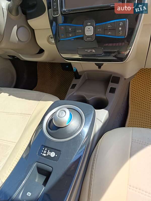 Хэтчбек Nissan Leaf 2011 в Коломые