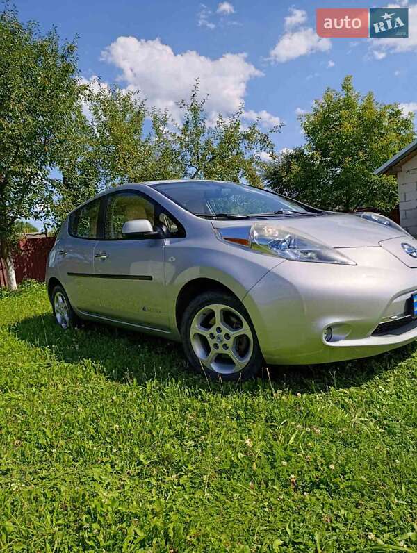 Хэтчбек Nissan Leaf 2011 в Коломые