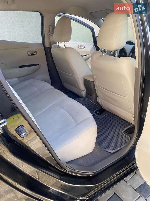 Хэтчбек Nissan Leaf 2012 в Стрые