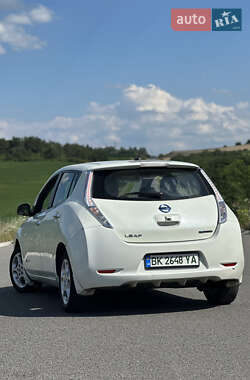Хэтчбек Nissan Leaf 2012 в 