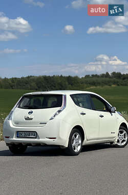 Хэтчбек Nissan Leaf 2012 в 