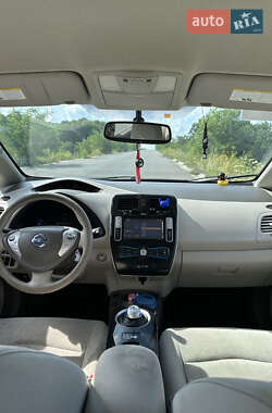 Хэтчбек Nissan Leaf 2012 в 