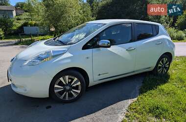 Хэтчбек Nissan Leaf 2013 в 