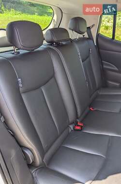 Хэтчбек Nissan Leaf 2013 в 