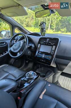 Хэтчбек Nissan Leaf 2013 в 