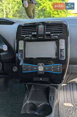 Хэтчбек Nissan Leaf 2013 в 