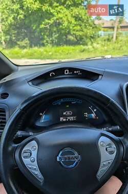 Хэтчбек Nissan Leaf 2013 в 