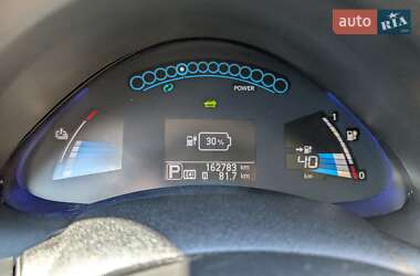 Хэтчбек Nissan Leaf 2013 в 