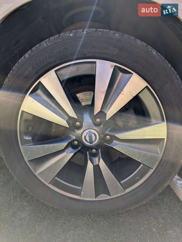 Хэтчбек Nissan Leaf 2013 в Тернополе