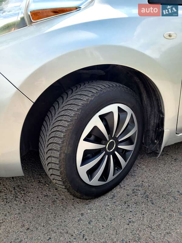 Хэтчбек Nissan Leaf 2016 в Ровно