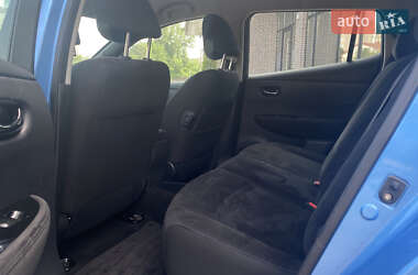 Хэтчбек Nissan Leaf 2013 в 