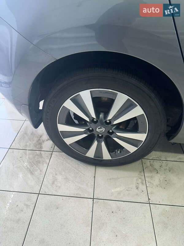 Хэтчбек Nissan Leaf 2017 в Днепре