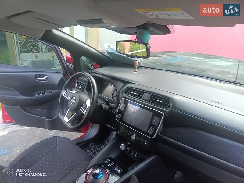 Хетчбек Nissan Leaf 2019 в Городку