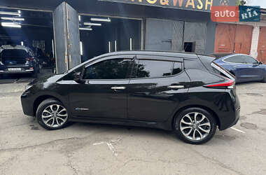 Хэтчбек Nissan Leaf 2018 в 