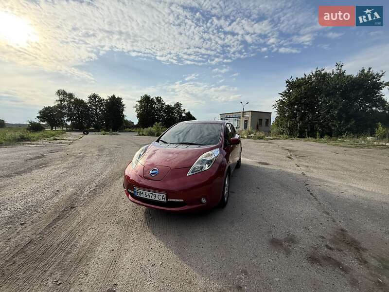 Хэтчбек Nissan Leaf 2012 в Ромнах