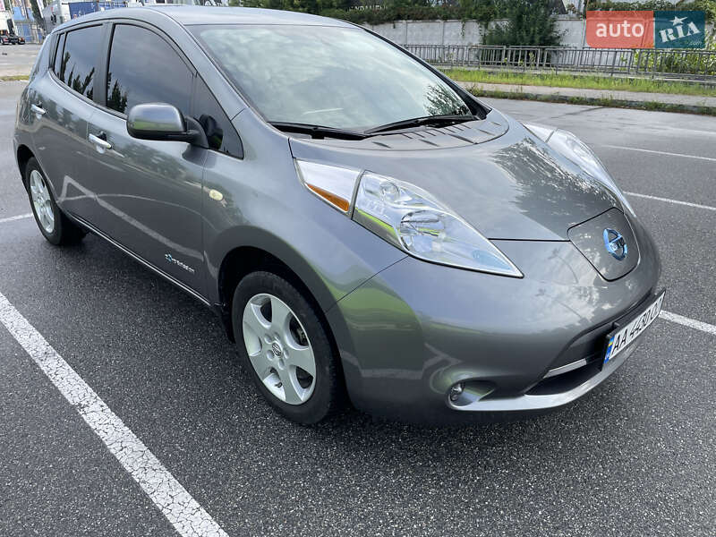 Хэтчбек Nissan Leaf 2015 в Киеве