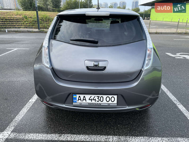Хэтчбек Nissan Leaf 2015 в Киеве