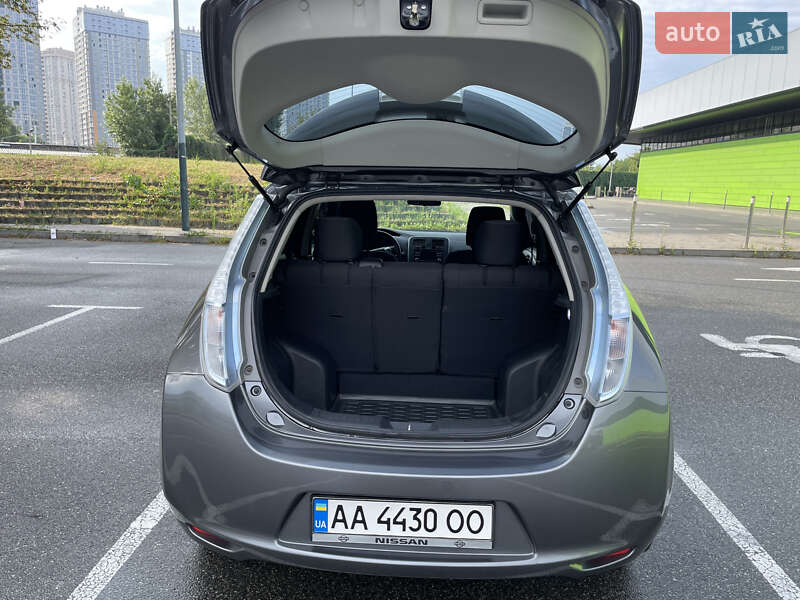 Хэтчбек Nissan Leaf 2015 в Киеве