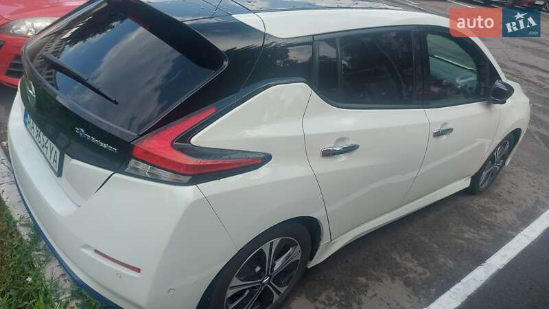 Хэтчбек Nissan Leaf 2018 в Киеве