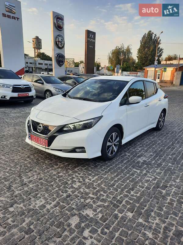 Хэтчбек Nissan Leaf 2020 в Днепре фото Хэтчбек Nissan Leaf 2020 в Днепре