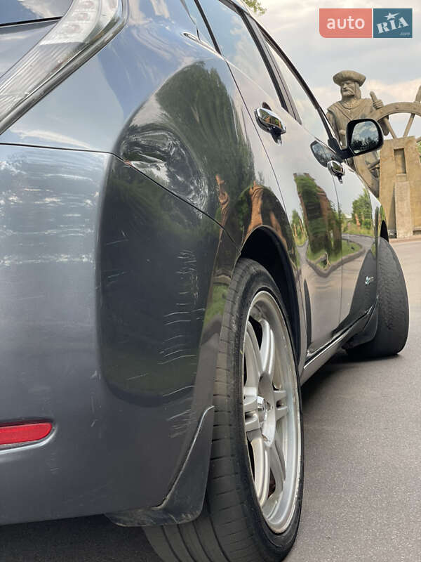 Хэтчбек Nissan Leaf 2013 в Днепре