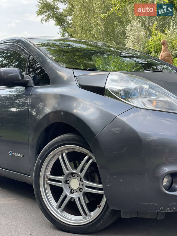 Хэтчбек Nissan Leaf 2013 в Днепре