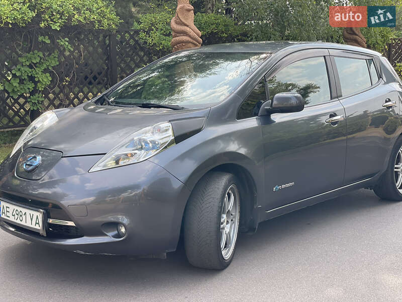 Хэтчбек Nissan Leaf 2013 в Днепре