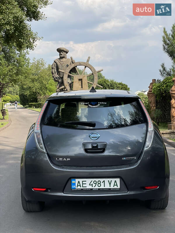 Хэтчбек Nissan Leaf 2013 в Днепре