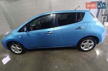 Хетчбек Nissan Leaf 2010 в Заставній