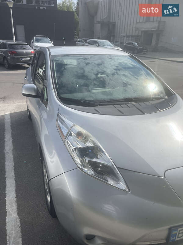 Хэтчбек Nissan Leaf 2013 в Львове