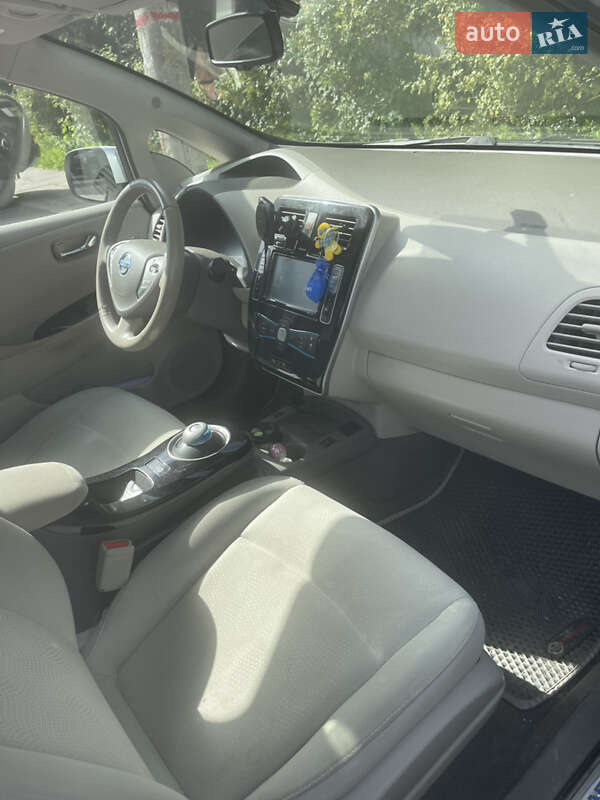 Хэтчбек Nissan Leaf 2013 в Львове