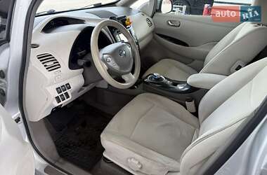 Хэтчбек Nissan Leaf 2012 в 