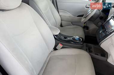 Хэтчбек Nissan Leaf 2012 в 